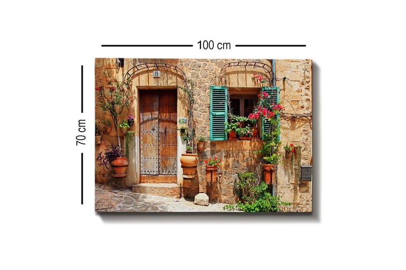 Lerretsbilde - Sjarmerende husfasade med blomster og grønne skodder - Terrakotta / Grønn / Beige - Interiør - Maleri & posters - Lerretsbilder