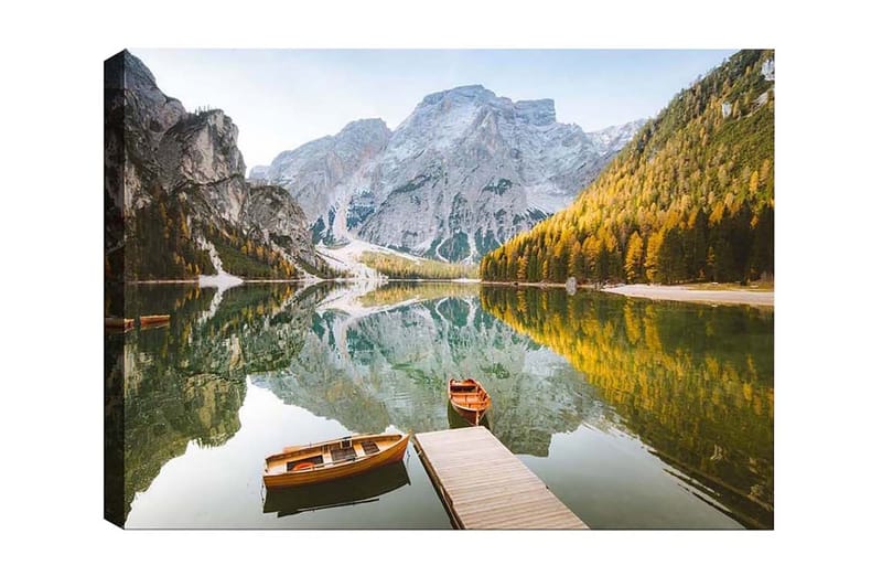 Lerretsbilde - Speillignende innsjø med fjell og høstfargede trær, Grønn / Oransje / Blå