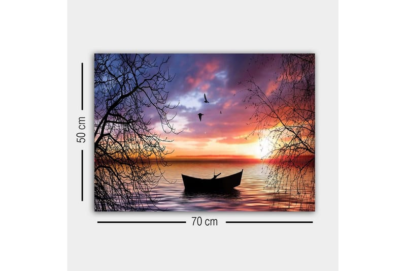 Lerretsbilde - Stemningsfull solnedgang over en rolig innsjø med en båt i fokus - Lilla / Oransje / Svart - Interiør - Maleri & posters - Lerretsbilder