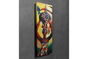 Lerretsbilde - Stolt kvinne som bærer en fargerik potte på hodet med en fugl på skulderen - Gul / Rød / Blå - Interiør - Maleri & posters - Lerretsbilder