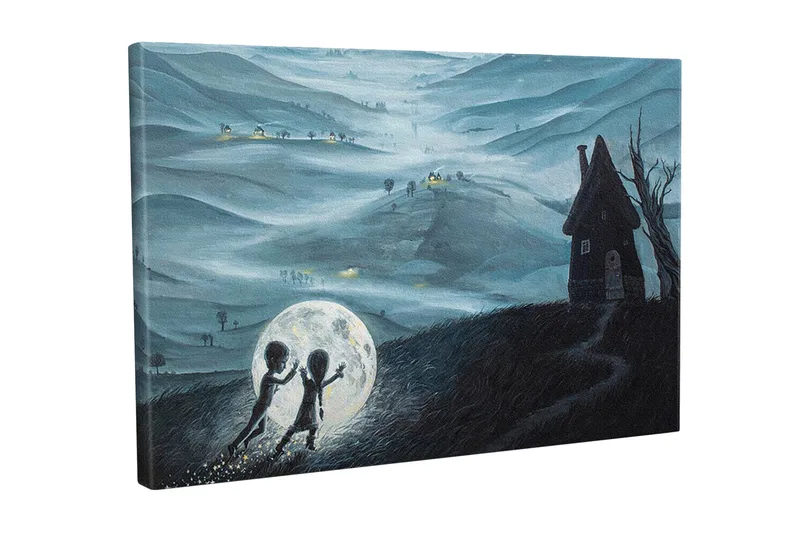 Lerretsbilde - To barn som leker med en stor måne i et drømmeaktig landskap, Mørk blå / Lys grå / Svart