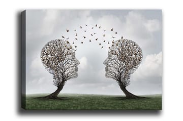 Lerretsbilde - To trær formet som ansikter med sommerfugler som svever mellom dem - Brun / Grønn / Grå - Interiør - Maleri & posters - Lerretsbilder