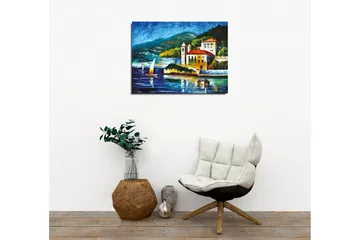 Lerretsbilde - Vakkert kystlandskap med seilbåter og en pittoresk bygning ved vannet - Blå / Grønn / Rød - Interiør - Maleri & posters - Lerretsbilder