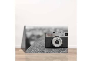 Lerretsbilde - Vintage kamera på en grå overflate - Svart / Grå / Sølv - Interiør - Maleri & posters - Lerretsbilder