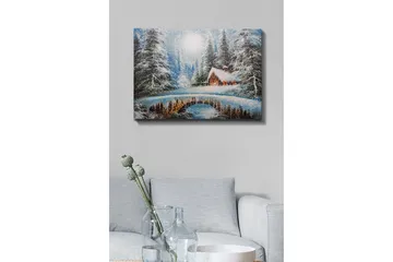 Lerretsbilde - Vinterlandskap med hytte og snødekte trær - Blå / Hvit / Brun - Interiør - Maleri & posters - Lerretsbilder