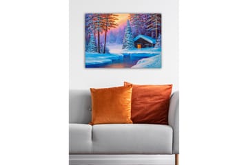 Lerretsbilde - Vinterlandskap med hytte omgitt av snødekte trær - Blå / Hvit / Lilla - Interiør - Maleri & posters - Lerretsbilder