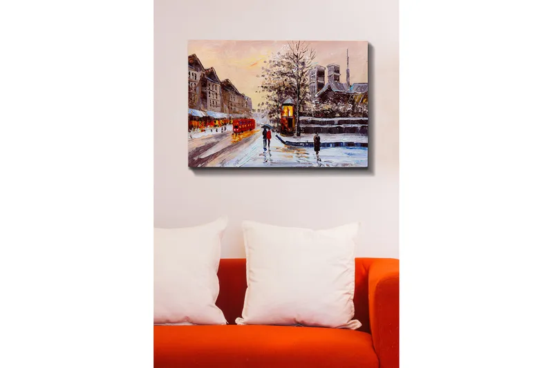 Lerretsbilde - Vinterlandskap med snødekte bygninger og en rød buss - Rød / Grå / Hvit - Interiør - Maleri & posters - Lerretsbilder