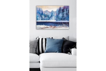 Lerretsbilde - Vinterlandskap med snødekte trær og en speilblank innsjø - Blå / Hvit / Mørkegrønn - Interiør - Maleri & posters - Lerretsbilder