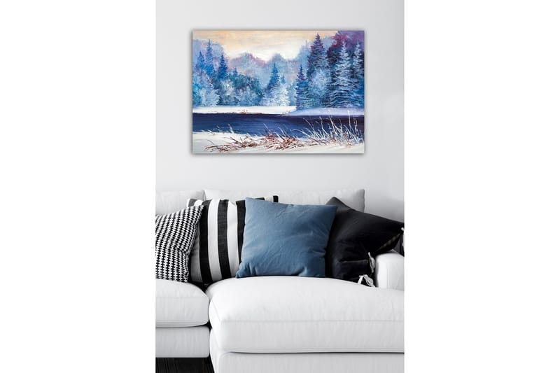 Lerretsbilde - Vinterlandskap med snødekte trær og en speilblank innsjø - Blå / Hvit / Mørkegrønn - Interiør - Maleri & posters - Lerretsbilder