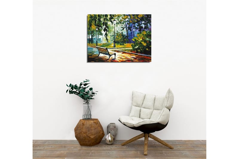 Lerretsbilde - Parkbenk omgitt av frodige trær og lys i et fargerikt miljø - Grønn / Gul / Blå - Interiør - Maleri & posters - Lerretsbilder