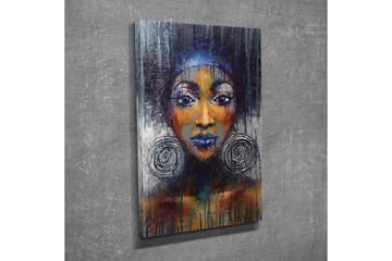 Lerretsbilde - Portrett av en kvinne med store øredobber og sterke farger - Mørk blå / Oransje / Svart - Interiør - Maleri & posters - Lerretsbilder