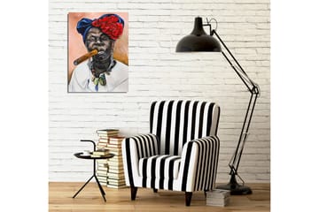 Lerretsbilde - Portrett av en kvinne med sigar og fargerik hodeplagg - Mørk blå / Rød / Hudtone - Interiør - Maleri & posters - Lerretsbilder