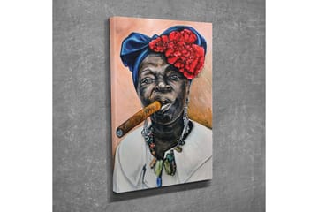 Lerretsbilde - Portrett av en kvinne med sigar og fargerik hodeplagg - Mørk blå / Rød / Hudtone - Interiør - Maleri & posters - Lerretsbilder