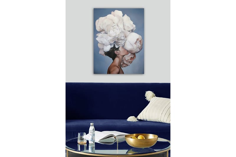 Lerretsbilde - Portrett av en person med en stor bukett hvite blomster som svever over hodet - Hvit / Lys grå / Hudtone - Interiør - Maleri & posters - Lerretsbilder