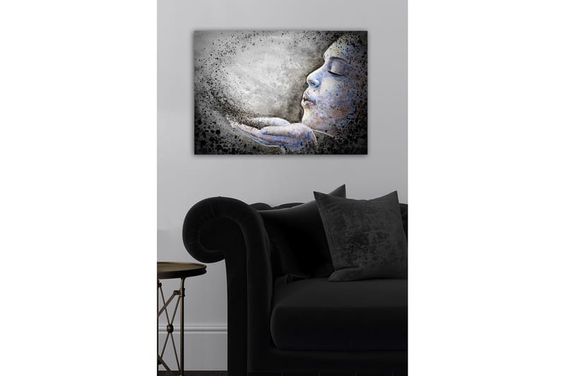 Lerretsbilde - Portrett av en kvinne som bl åser partikler ut av hendene sine - Grå / Blå / Svart - Interiør - Maleri & posters - Lerretsbilder