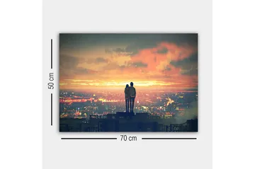 Lerretsbilde - Par som står sammen og ser på en solnedgang over en by - Oransje / Blå / Grå - Interiør - Maleri & posters - Lerretsbilder