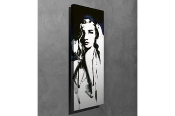 Lerretsbilde - Portrett av en kvinne med langt hår og et mystisk uttrykk - Svart / Hvit / Mørk blå - Interiør - Maleri & posters - Lerretsbilder