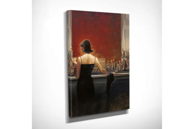 Lite lerretsbilde 30x40 cm - Elegant kvinne i svart kjole nyter en drink på en bar - Rød / Svart / Beige - Interiør - Maleri & posters - Lerretsbilder