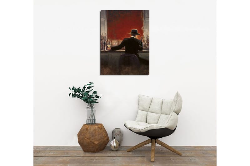 Lite lerretsbilde 30x40 cm - Elegant mann i svart dress som sitter i en bar med en cocktail i hånden - Rød / Svart / Beige - Interiør - Maleri & posters - Lerretsbilder