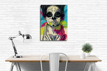 Lite lerretsbilde 30x40 cm - Skulptur av en kvinne med skjelettansikt og blomster i bakgrunnen - Svart / Rosa / Grønn - Interiør - Maleri & posters - Lerretsbilder