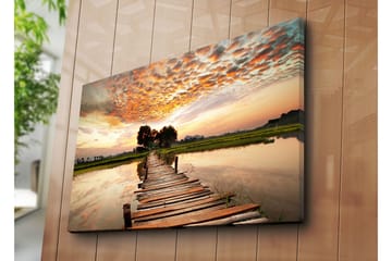 Stort lerretsbilde 100x70 cm - Vakker solnedgang over en trebro som strekker seg over stille vann - Oransje / Grønn / Brun - Interiør - Maleri & posters - Lerretsbilder