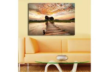 Stort lerretsbilde 100x70 cm - Vakker solnedgang over en trebro som strekker seg over stille vann - Oransje / Grønn / Brun - Interiør - Maleri & posters - Lerretsbilder