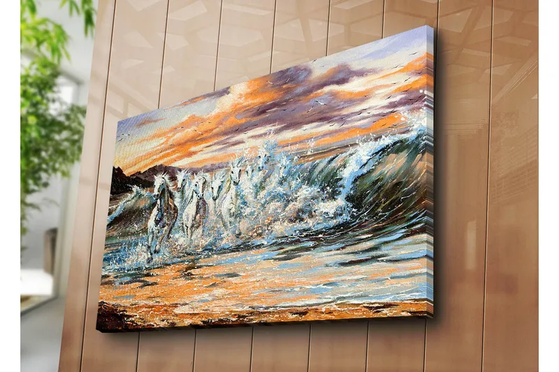 Stort lerretsbilde 100x70 cm - Ville hester galopperer gjennom bølgene ved solnedgang - Hvit / Blå / Oransje - Interiør - Maleri & posters - Lerretsbilder
