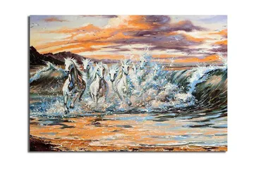 Stort lerretsbilde 100x70 cm - Ville hester galopperer gjennom bølgene ved solnedgang - Hvit / Blå / Oransje - Interiør - Maleri & posters - Lerretsbilder