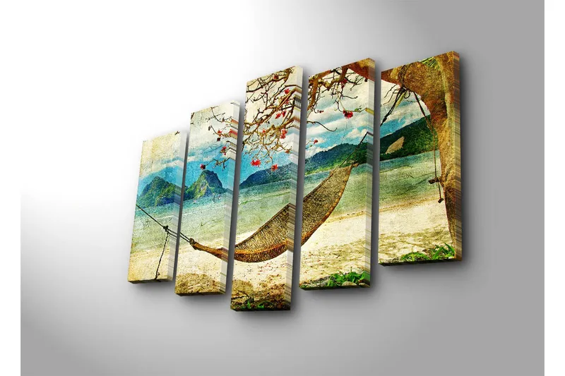 Stort lerretsbilde i 5 deler 105x70 cm - Avslappende hengekøye under et tre på en strand med fjell i bakgrunnen - Blå / Grønn / Beige - Interiør - Maleri & posters - Lerretsbilder