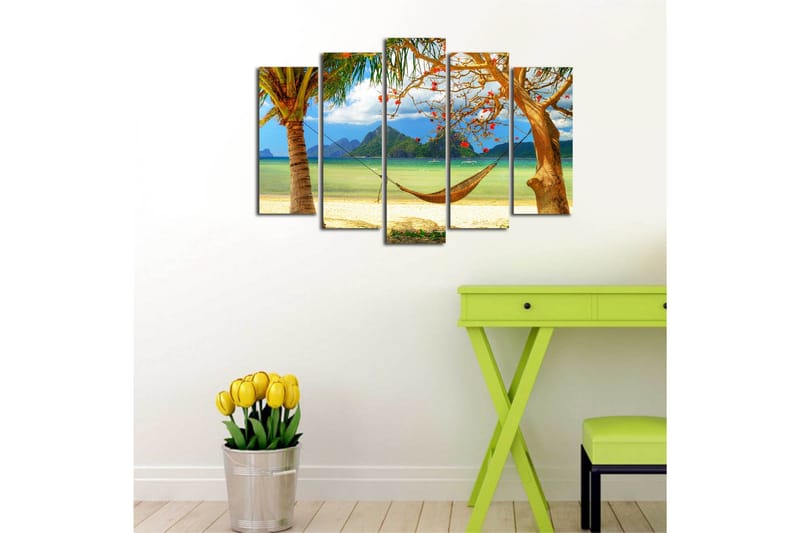 Stort lerretsbilde i 5 deler 105x70 cm - Avslappende strandscene med hengekøye mellom palmer - Grønn / Blå / Beige - Interiør - Maleri & posters - Lerretsbilder