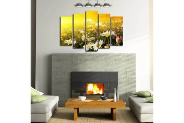 Stort lerretsbilde i 5 deler 105x70 cm - Blomstrende eng med tusenfryd og kløverblomster - Gul / Hvit / Grønn - Interiør - Maleri & posters - Lerretsbilder