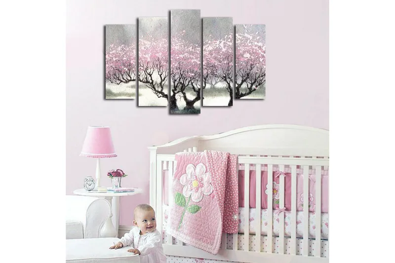 Stort lerretsbilde i 5 deler 105x70 cm - Blomstrende kirsebærtrær i et drømmeaktig landskap - Rosa / Grå / Svart - Interiør - Maleri & posters - Lerretsbilder