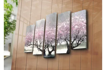 Stort lerretsbilde i 5 deler 105x70 cm - Blomstrende kirsebærtrær i et drømmeaktig landskap - Rosa / Grå / Svart - Interiør - Maleri & posters - Lerretsbilder