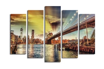 Stort lerretsbilde i 5 deler 105x70 cm - Bysilhuett med Brooklyn Bridge i solnedgangens lys - Gull / Blå / Grønn - Interiør - Maleri & posters - Lerretsbilder