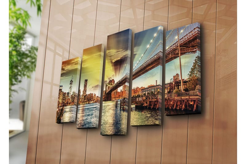 Stort lerretsbilde i 5 deler 105x70 cm - Bysilhuett med Brooklyn Bridge i solnedgangens lys - Gull / Blå / Grønn - Interiør - Maleri & posters - Lerretsbilder