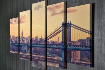 Stort lerretsbilde i 5 deler 105x70 cm - Bysilhuett med Manhattan Bridge ved solnedgang - Gull / Blå / Grå - Interiør - Maleri & posters - Lerretsbilder