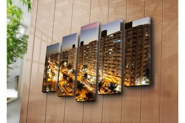 Stort lerretsbilde i 5 deler 105x70 cm - Bysilhuett med nattlys og travel trafikk - Mørk blå / Gull / Grå - Interiør - Maleri & posters - Lerretsbilder
