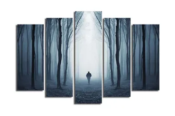 Stort lerretsbilde i 5 deler 105x70 cm - Ensom figur som går gjennom en tåkete skog - Mørk blå / Grå / Svart - Interiør - Maleri & posters - Lerretsbilder