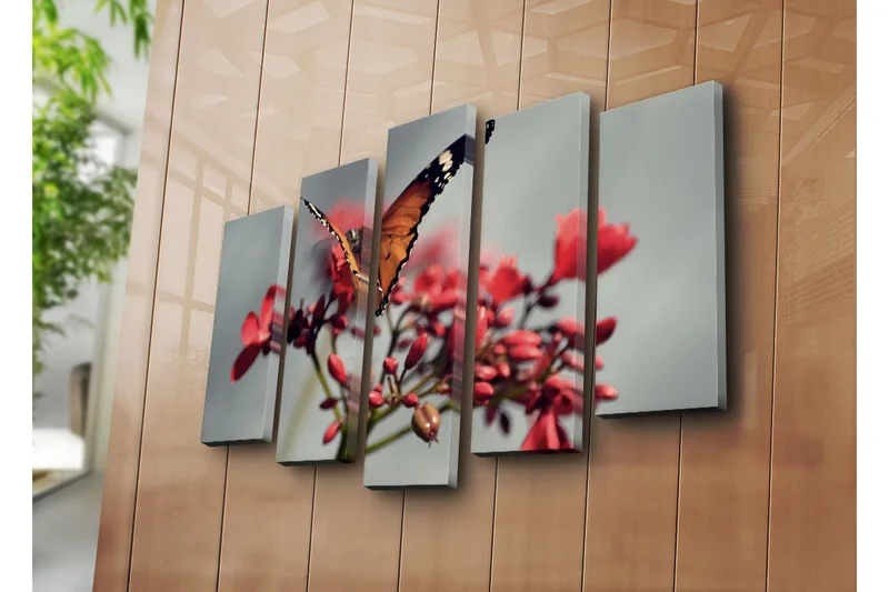 Stort lerretsbilde i 5 deler 105x70 cm - Fargerik sommerfugl på blomster - Oransje / Rød / Grønn - Interiør - Maleri & posters - Lerretsbilder