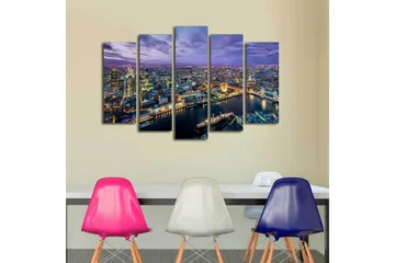 Stort lerretsbilde i 5 deler 105x70 cm - Fargerik panoramautsikt over en by i skumringen - Lilla / Blå / Gull - Interiør - Maleri & posters - Lerretsbilder