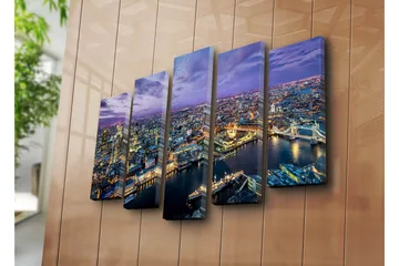 Stort lerretsbilde i 5 deler 105x70 cm - Fargerik panoramautsikt over en by i skumringen - Lilla / Blå / Gull - Interiør - Maleri & posters - Lerretsbilder