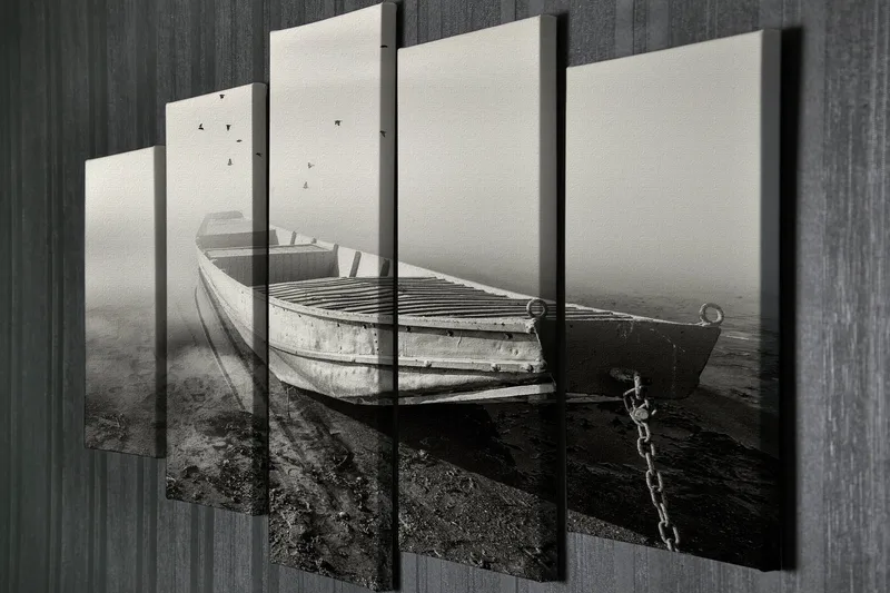 Stort lerretsbilde i 5 deler 105x70 cm - Gråtonebåt i tåkete omgivelser - Grå / Svart - Interiør - Maleri & posters - Lerretsbilder