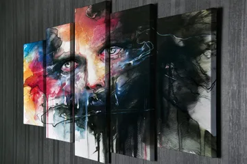 Stort lerretsbilde i 5 deler 105x70 cm - Intens portrett med dramatiske farger og uttrykksfulle trekk - Svart / Rød / Blå - Interiør - Maleri & posters - Lerretsbilder