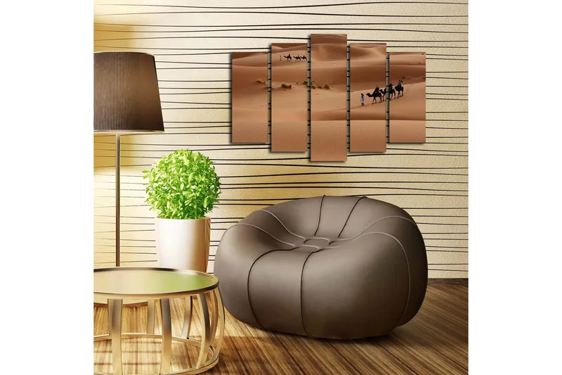 Stort lerretsbilde i 5 deler 105x70 cm - Kamelkaravane som beveger seg gjennom sanddyner - Sandbeige / Lys brun / Grønn - Interiør - Maleri & posters - Lerretsbilder