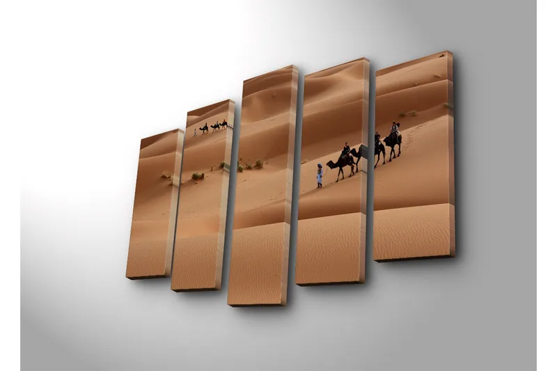 Stort lerretsbilde i 5 deler 105x70 cm - Kamelkaravane som beveger seg gjennom sanddyner - Sandbeige / Lys brun / Grønn - Interiør - Maleri & posters - Lerretsbilder