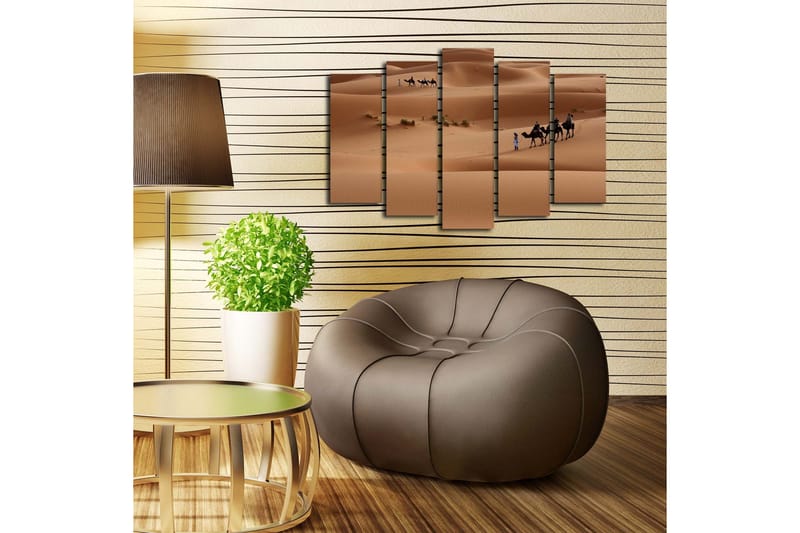 Stort lerretsbilde i 5 deler 105x70 cm - Kamelkaravane som beveger seg gjennom sanddyner - Sandbeige / Lys brun / Grønn - Interiør - Maleri & posters - Lerretsbilder