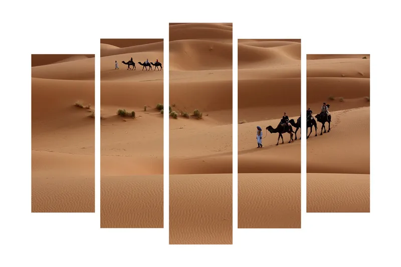 Stort lerretsbilde i 5 deler 105x70 cm - Kamelkaravane som beveger seg gjennom sanddyner - Sandbeige / Lys brun / Grønn - Interiør - Maleri & posters - Lerretsbilder