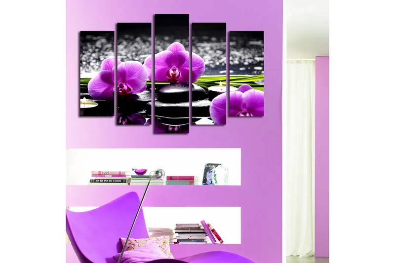 Stort lerretsbilde i 5 deler 105x70 cm - Lilla orkideer på svarte steiner med refleksjoner i vann - Lilla / Svart / Grønn - Interiør - Maleri & posters - Lerretsbilder