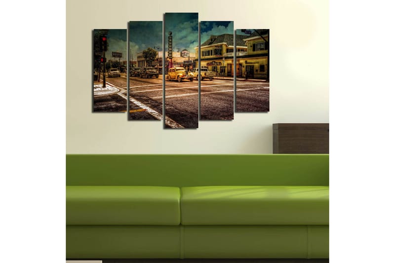 Stort lerretsbilde i 5 deler 105x70 cm - Nostalgisk bybilde med klassiske biler og livlig gatescene - Gul / Brun / Grå - Interiør - Maleri & posters - Lerretsbilder