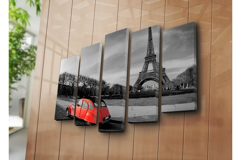 Stort lerretsbilde i 5 deler 105x70 cm - Rød bil foran Eiffeltårnet i et svart-hvitt bymiljø - Rød / Svart / Grå - Interiør - Maleri & posters - Lerretsbilder